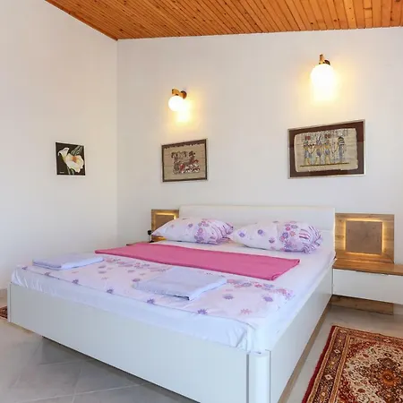 Uno Trogir