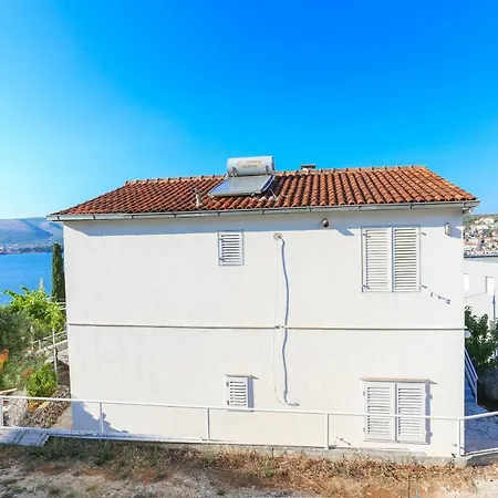 Uno * Trogir